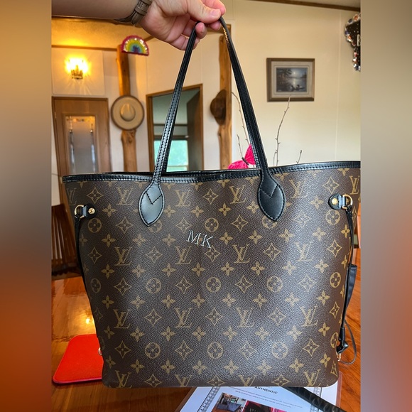 Louis Vuitton Neverfull MM My LV World Tour Monogram Tote Bag - Picture 4 of 17